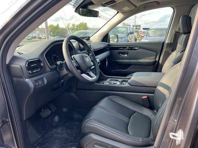 new 2025 Honda Pilot car, priced at $49,981
