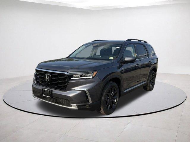new 2025 Honda Pilot car, priced at $47,696