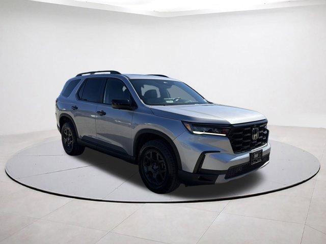 used 2025 Honda Pilot car, priced at $41,234
