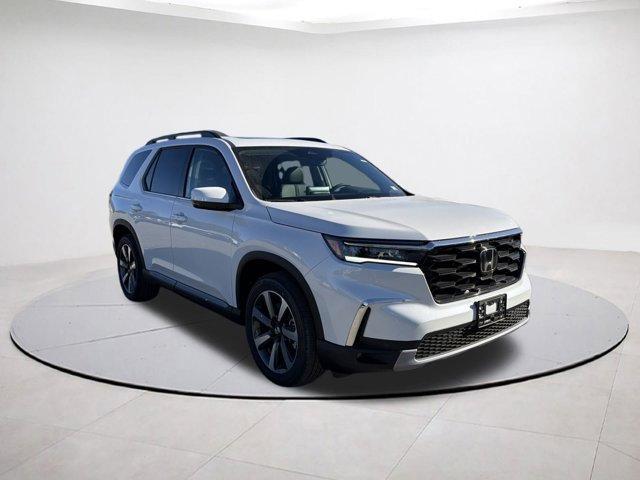new 2025 Honda Pilot car, priced at $46,395