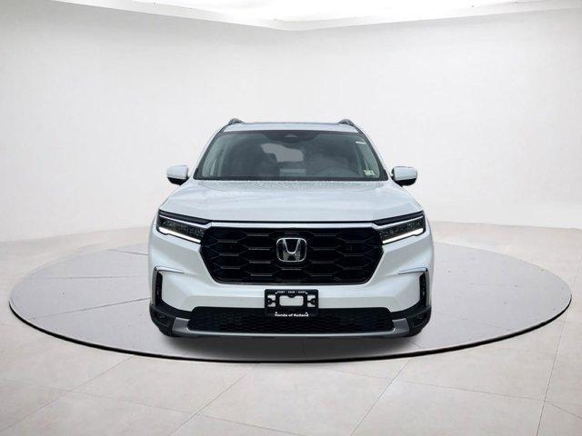 new 2025 Honda Pilot car, priced at $48,105