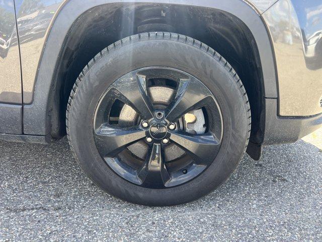 used 2019 Jeep Cherokee car, priced at $13,884