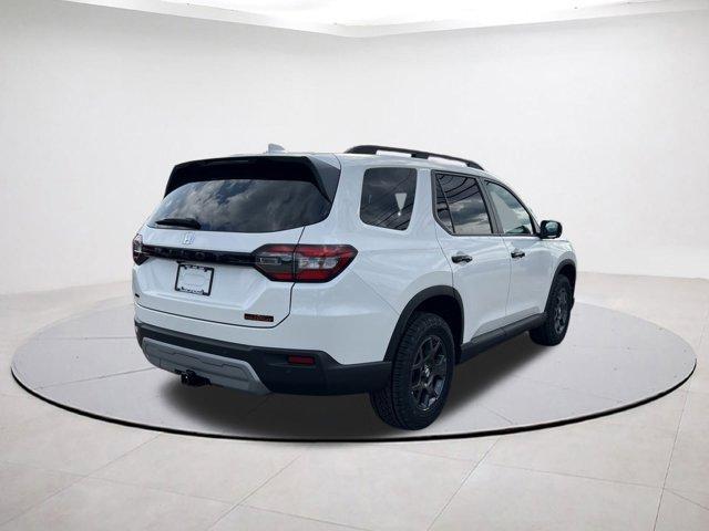 new 2025 Honda Pilot car, priced at $46,215