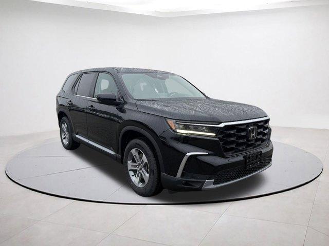 new 2025 Honda Pilot car, priced at $43,999