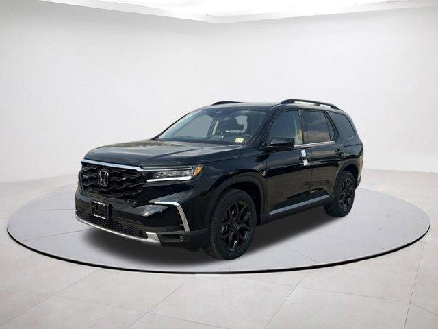 new 2025 Honda Pilot car, priced at $47,655