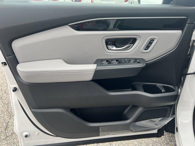 new 2025 Honda Pilot car, priced at $50,862