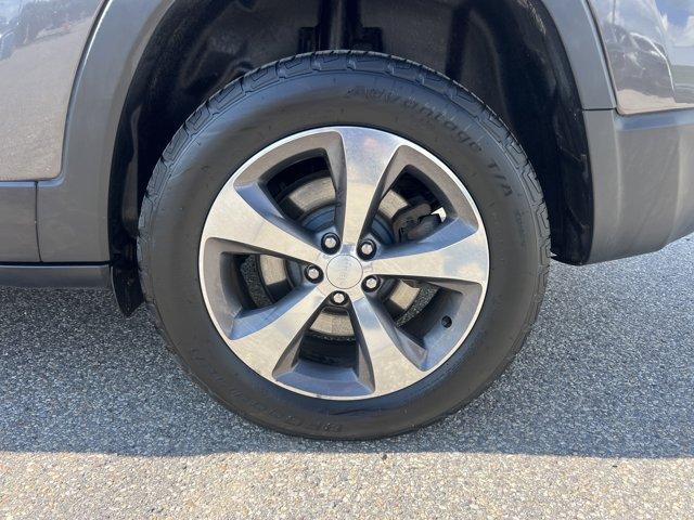 used 2019 Jeep Cherokee car, priced at $19,151