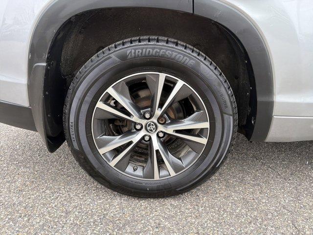 used 2016 Toyota Highlander car