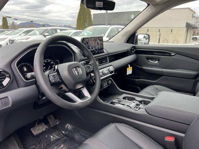 new 2025 Honda Pilot car, priced at $47,934