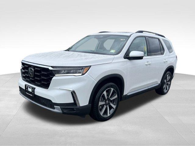 new 2025 Honda Pilot car, priced at $49,052