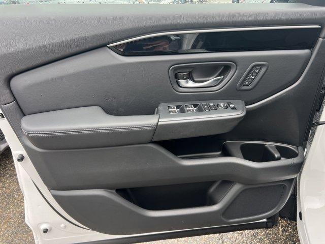 new 2025 Honda Pilot car, priced at $48,364
