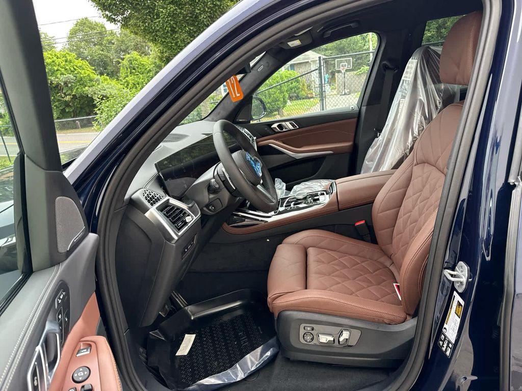 new 2026 BMW X7 car, priced at $100,355