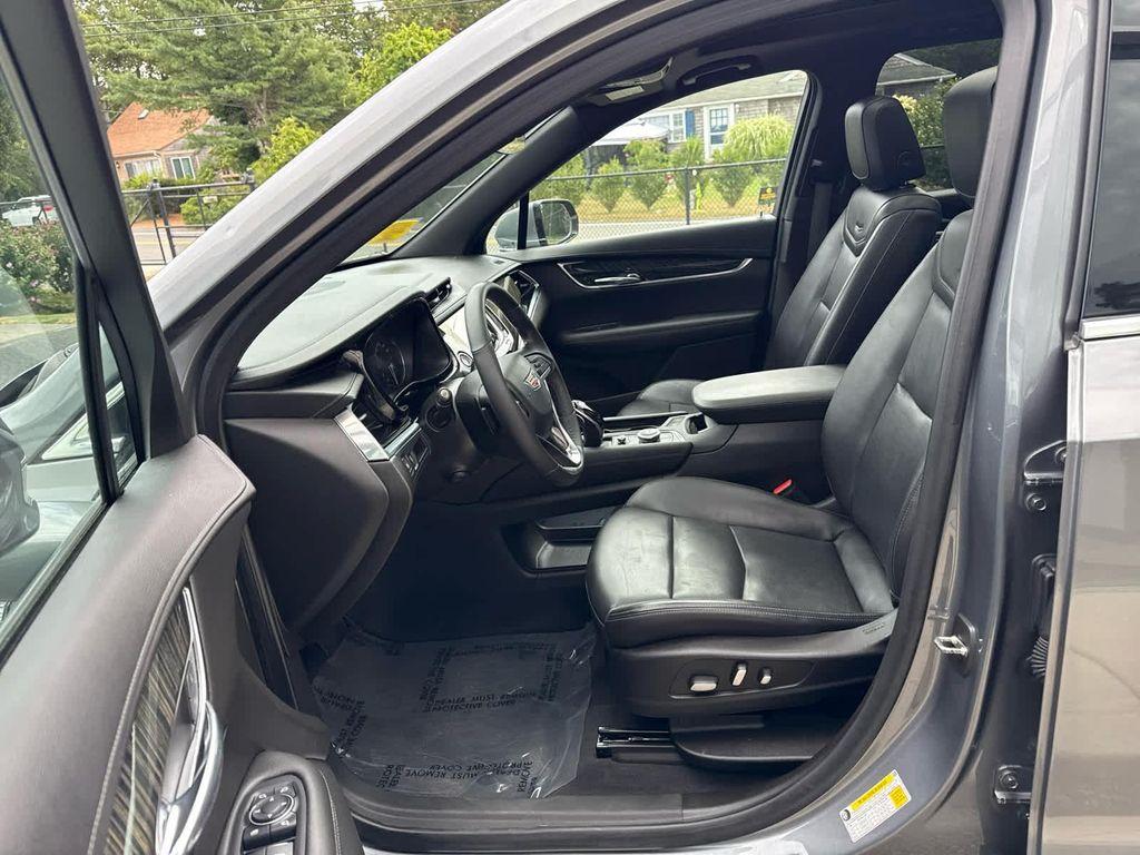 used 2022 Cadillac XT6 car, priced at $31,175