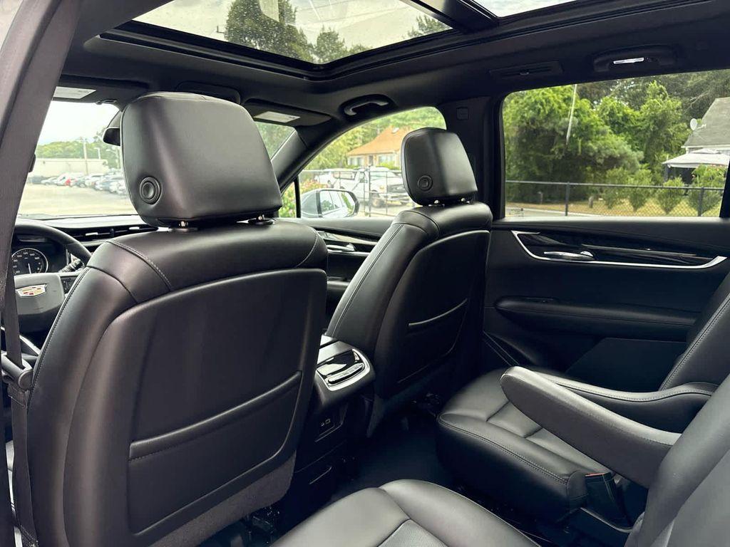 used 2022 Cadillac XT6 car, priced at $31,175