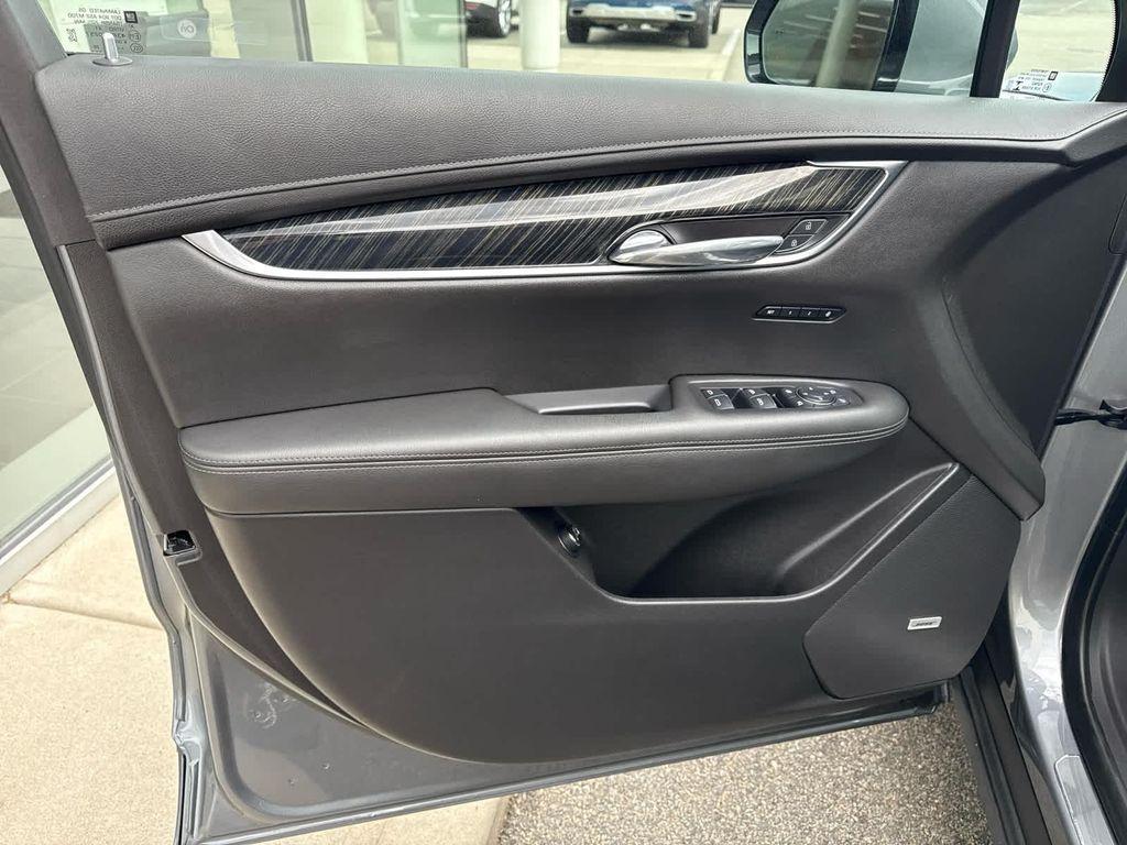used 2022 Cadillac XT6 car, priced at $31,175