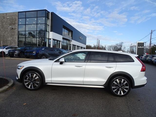 used 2020 Volvo V60 Cross Country car