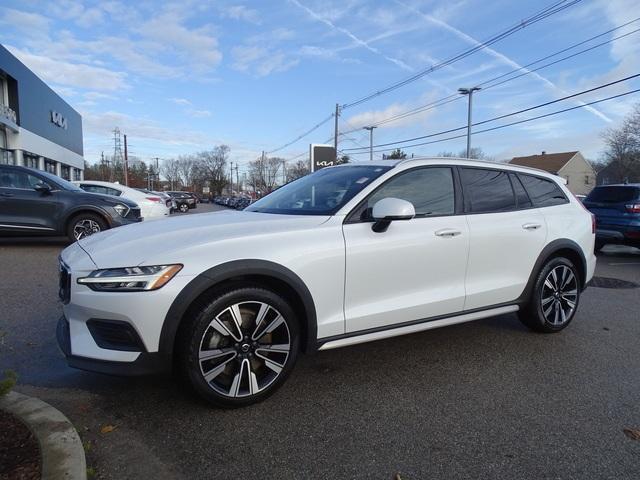 used 2020 Volvo V60 Cross Country car