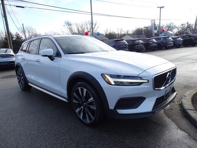 used 2020 Volvo V60 Cross Country car