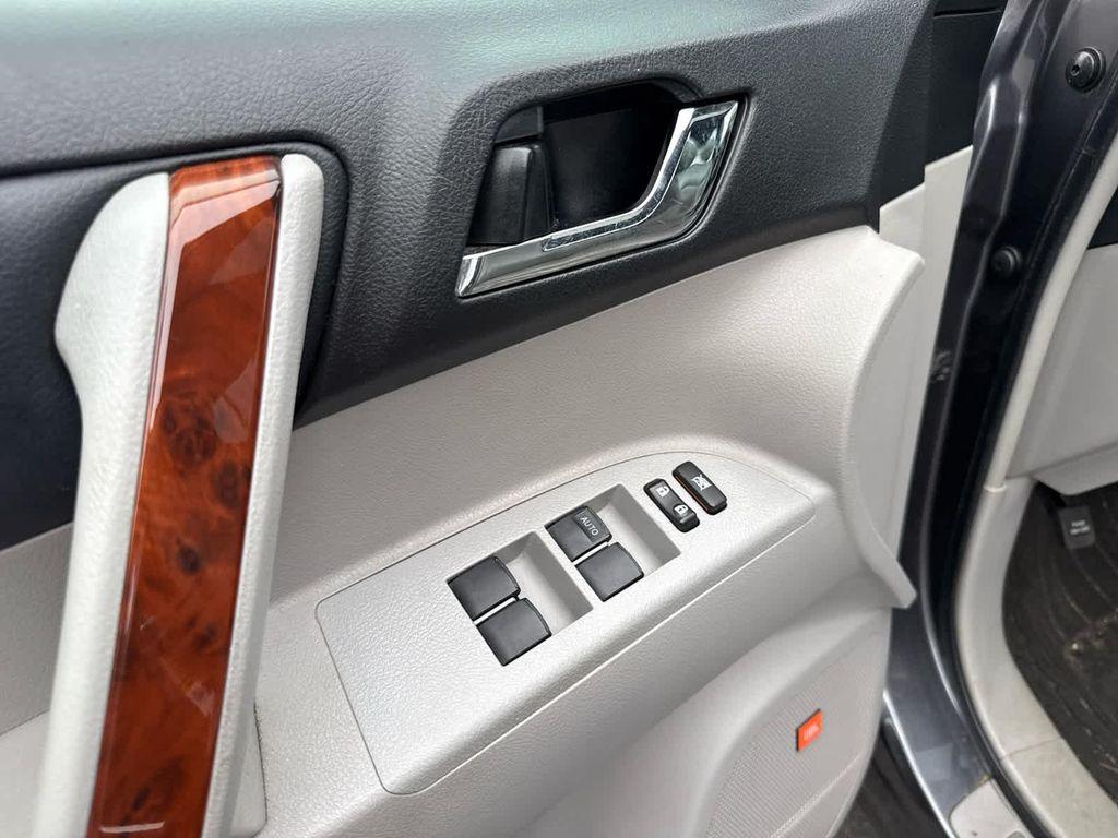 used 2013 Toyota Highlander car, priced at $11,988
