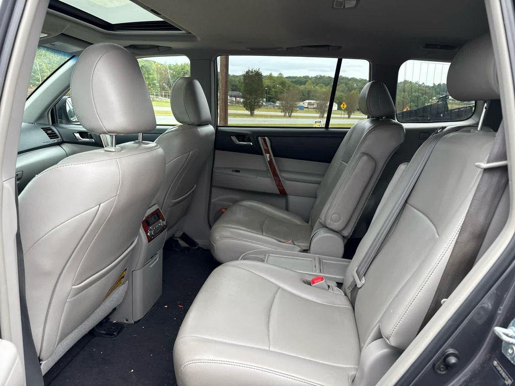used 2013 Toyota Highlander car, priced at $11,988