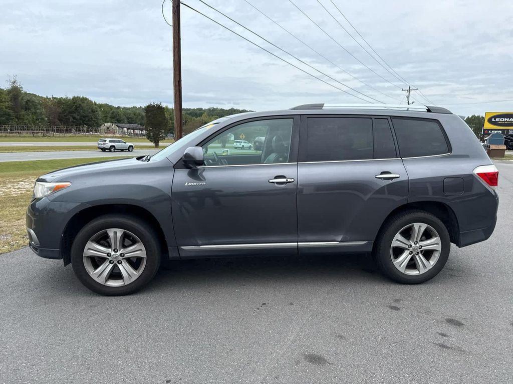 used 2013 Toyota Highlander car, priced at $11,988