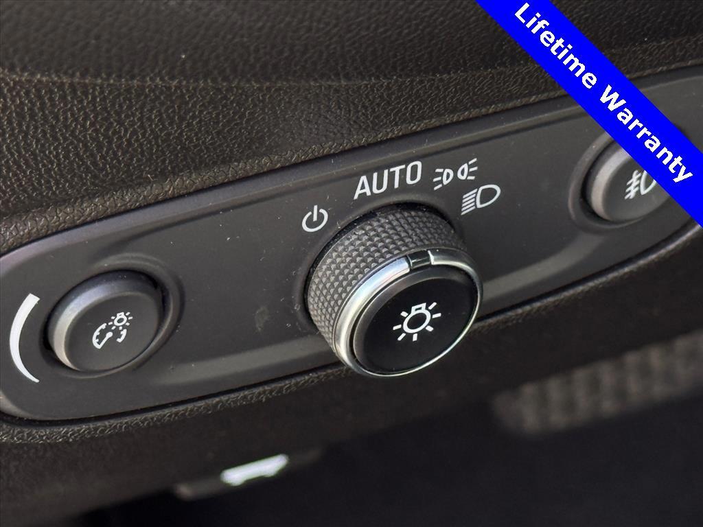 used 2021 Chevrolet Equinox car, priced at $19,000