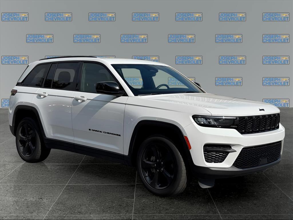 used 2023 Jeep Grand Cherokee car, priced at $28,500