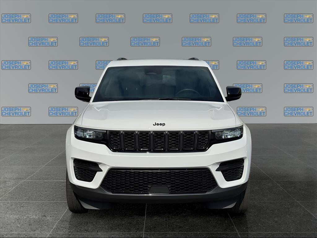 used 2023 Jeep Grand Cherokee car, priced at $28,500