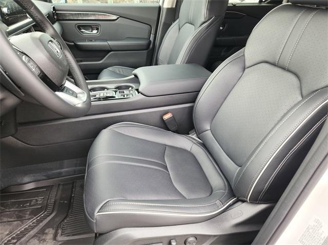 new 2025 Honda Pilot car, priced at $54,985