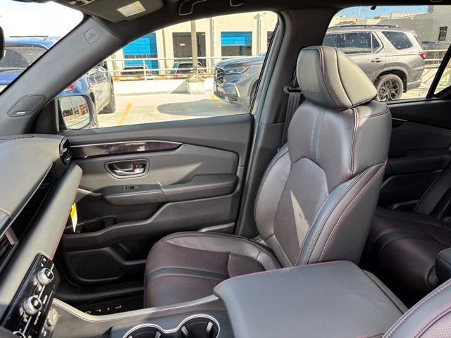 new 2025 Honda Pilot car, priced at $53,876