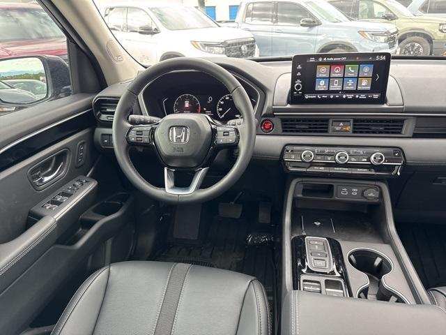 new 2025 Honda Pilot car, priced at $51,050