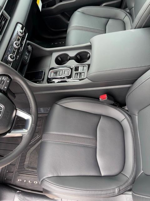 used 2025 Honda Pilot car, priced at $41,500