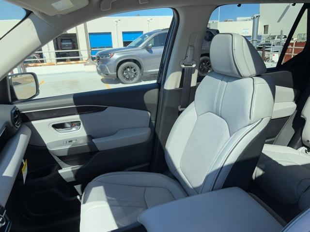 new 2025 Honda Pilot car, priced at $50,658
