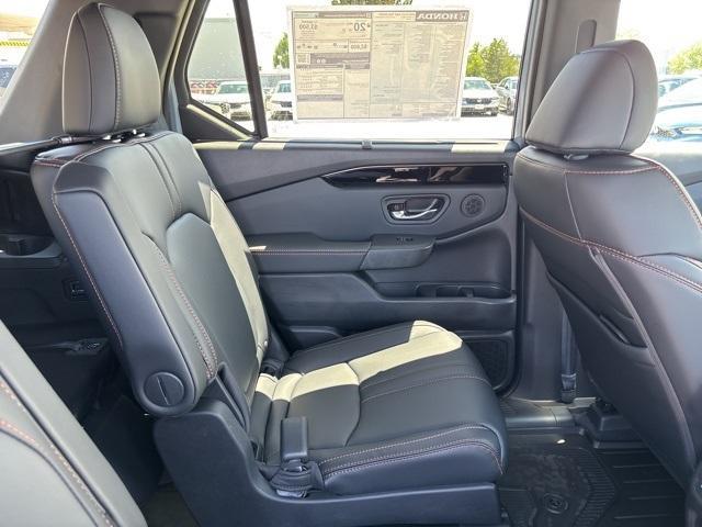 new 2025 Honda Pilot car, priced at $52,090