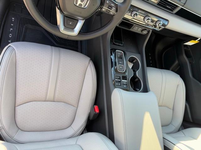 new 2025 Honda Pilot car, priced at $52,376