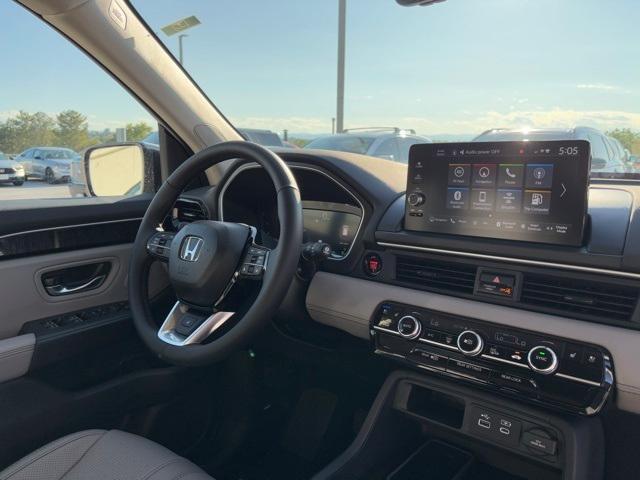 new 2025 Honda Pilot car, priced at $52,376