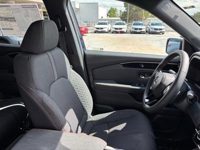 new 2025 Honda Pilot car, priced at $41,596