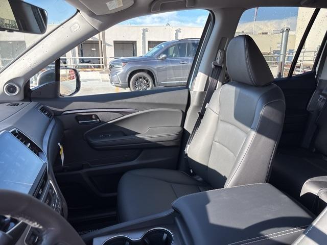 new 2025 Honda Ridgeline car, priced at $43,283