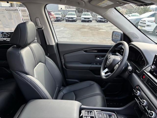 new 2025 Honda Pilot car, priced at $50,081