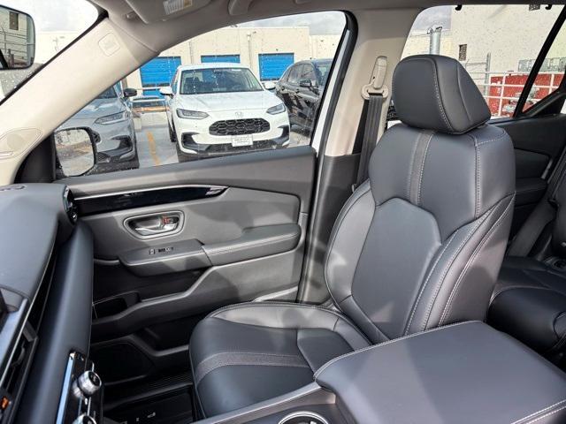 new 2025 Honda Pilot car, priced at $50,081
