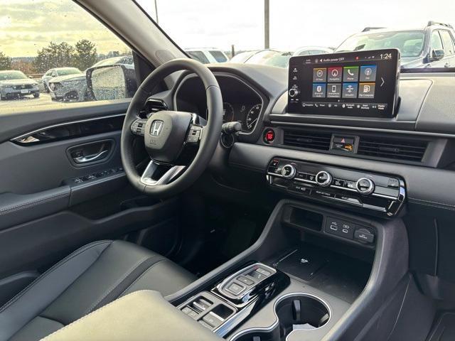 new 2025 Honda Pilot car, priced at $50,081