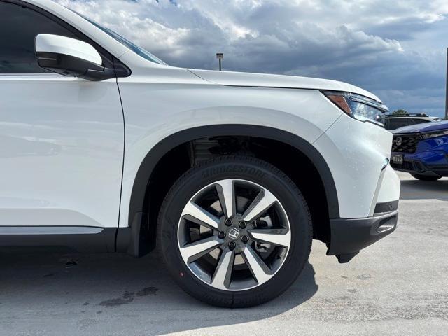 new 2025 Honda Pilot car, priced at $50,081