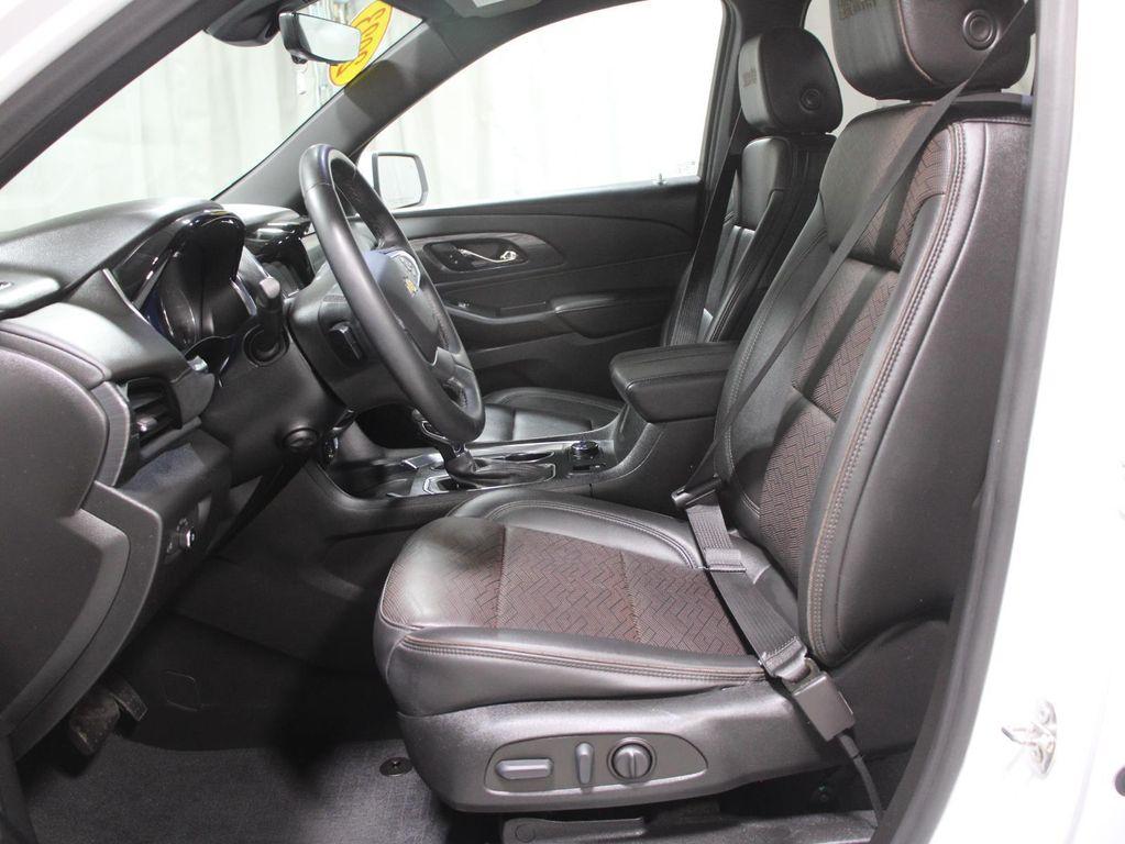 used 2023 Chevrolet Traverse car