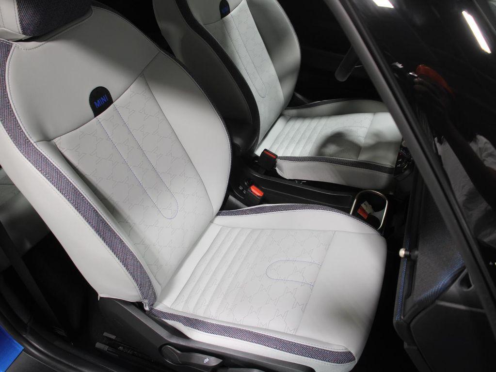 used 2025 MINI Hardtop car, priced at $29,995