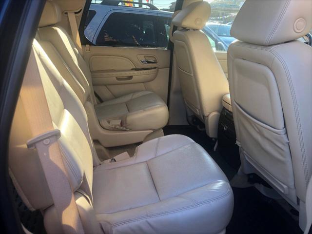 used 2007 Cadillac Escalade car, priced at $5,995