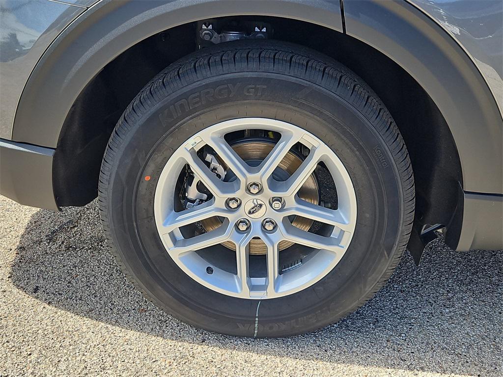new 2025 Ford Explorer car, priced at $39,899