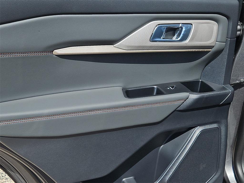 new 2025 Ford Explorer car, priced at $39,899