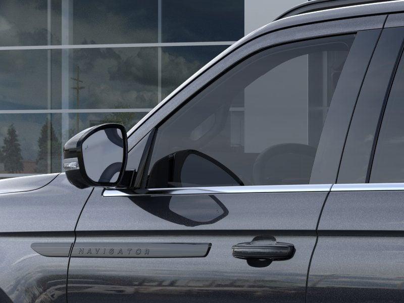 new 2025 Lincoln Navigator car, priced at $109,305