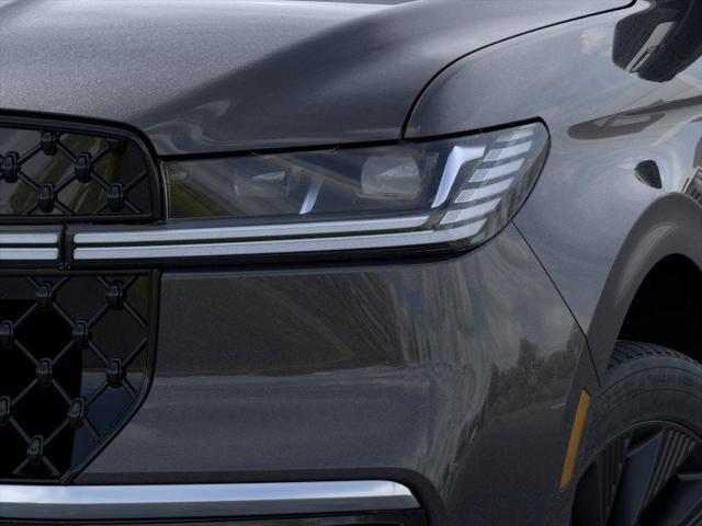 new 2025 Lincoln Navigator car, priced at $99,092