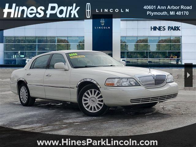 used 2005 Lincoln Town Car car, priced at $8,988